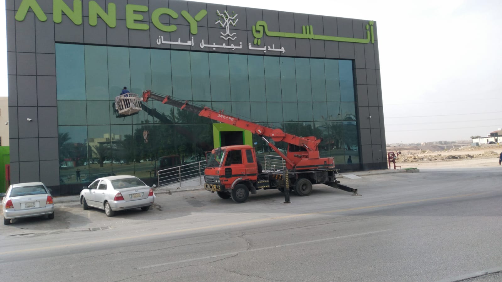 تنظيف المنشآت والمجمعات التجارية بالرياض: دليل شامل لإدارة نظافة المساحات الكبيرة